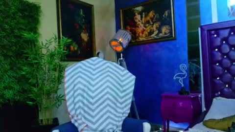 Nicolle online show from 10-29-25, 08:16