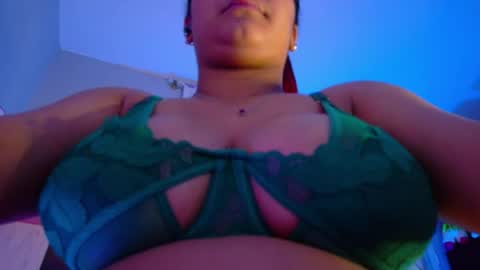 Snapshot of nicolletaylorq chatting on 07-18-26, 04:05 Nicolle Miley online show from 07-18-26, 04:05