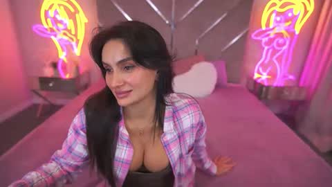 Nicole online show from 11-17-25, 06:41