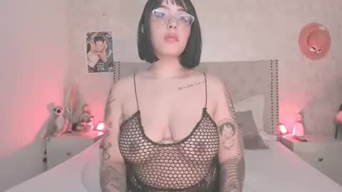 Snapshot of nicolstonee chatting on 02-24-26, 01:58 nicolstonee online show from 02-24-26, 01:58