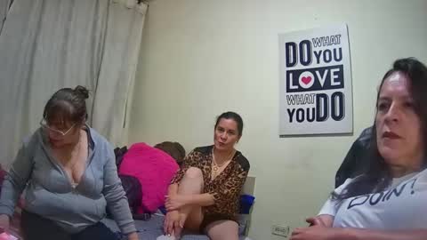 Snapshot of nicoltatiana_ chatting on 10-07-25, 11:35 nicoltatiana_ online show from 10-07-25, 11:35