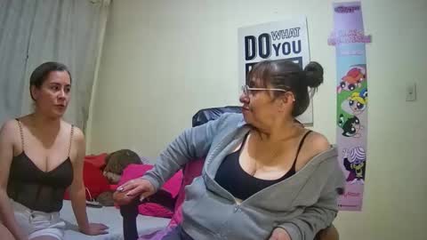 Snapshot of nicoltatiana_ chatting on 10-23-25, 12:21 nicoltatiana_ online show from 10-23-25, 12:21