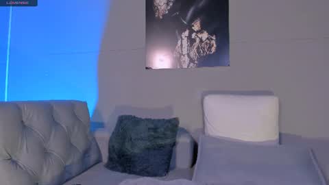 Snapshot of nicolvibes_212 chatting on 06-11-26, 01:27 Nicol online show from 06-11-26, 01:27