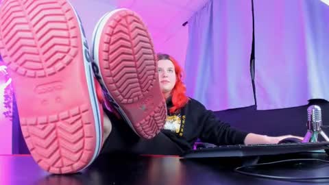 Snapshot of nielletablossom chatting on 02-07-25, 11:45 Nellie online show from 02-07-25, 11:45