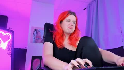 Snapshot of nielletablossom chatting on 02-10-25, 08:31 Nellie online show from 02-10-25, 08:31