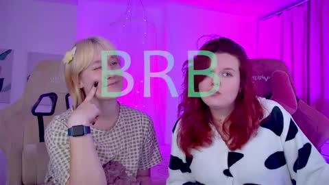 Snapshot of nielletablossom chatting on 10-17-25, 05:21 Nellie online show from 10-17-25, 05:21