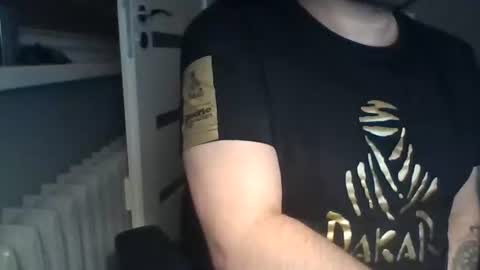 Snapshot of niewidoczny26 chatting on 12-30-24, 05:55 Niewidoczny online show from 12-30-24, 05:55