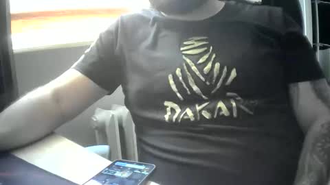 Snapshot of niewidoczny26 chatting on 09-12-25, 01:33 Niewidoczny online show from 09-12-25, 01:33