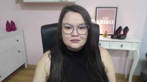 Snapshot of nightholly chatting on 02-12-26, 06:08 Holly online show from 02-12-26, 06:08