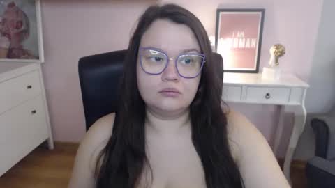 Snapshot of nightholly chatting on 03-03-26, 07:47 Holly online show from 03-03-26, 07:47