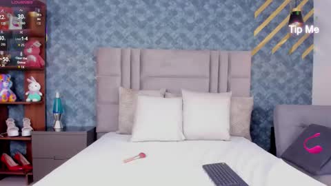 Snapshot of niiamoore_ chatting on 11-20-25, 09:14 NiiaMoore online show from 11-20-25, 09:14