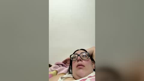 Snapshot of niickyjones chatting on 06-18-26, 02:23 Anni online show from 06-18-26, 02:23