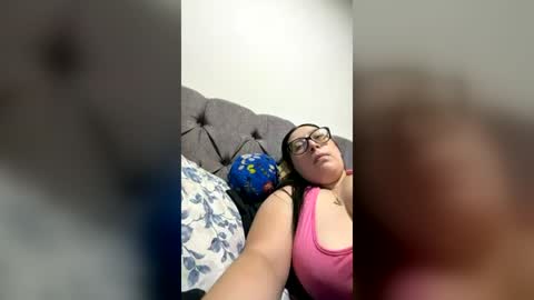 Snapshot of niickyjones chatting on 06-24-26, 06:23 Anni online show from 06-24-26, 06:23