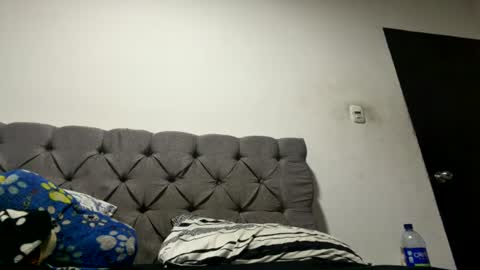 Snapshot of niickyjones chatting on 07-14-26, 04:17 Anni online show from 07-14-26, 04:17