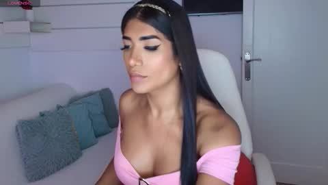 Nicolle Bustamante online show from 10-13-25, 06:41