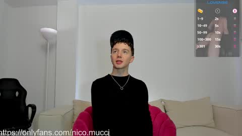 Snapshot of niico_18 chatting on 03-08-25, 08:33 Nicolas Mucci online show from 03-08-25, 08:33