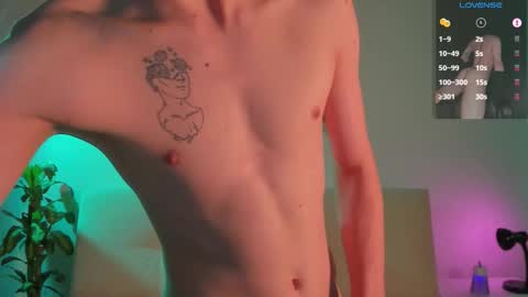 Snapshot of niico_18 chatting on 10-21-25, 12:17 Nicolas Mucci online show from 10-21-25, 12:17