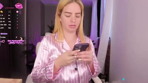 Snapshot of niicoleta2 chatting on 04-22-26, 11:12 Niicoleta online show from 04-22-26, 11:12