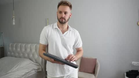 Nik online show from 04-14-26, 08:31