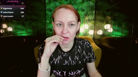 Snapshot of nika_gentle chatting on 01-06-25, 12:46 Nika online show from 01-06-25, 12:46