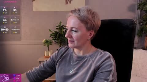 Snapshot of nika_smit chatting on 12-14-24, 11:50 Nika online show from 12-14-24, 11:50