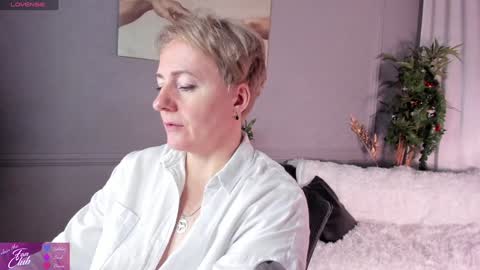 Snapshot of nika_smit chatting on 01-05-25, 08:22 Nika online show from 01-05-25, 08:22