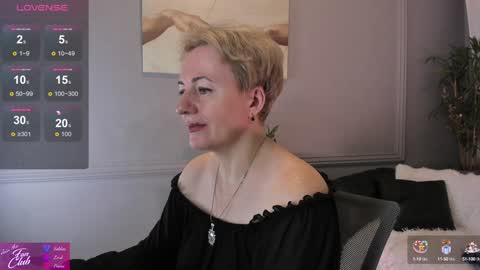 Snapshot of nika_smit chatting on 01-18-25, 05:31 Nika online show from 01-18-25, 05:31