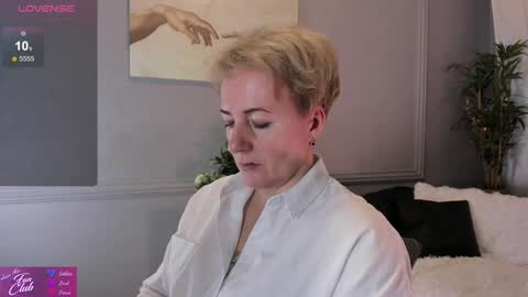 Snapshot of nika_smit chatting on 01-18-25, 09:02 Nika online show from 01-18-25, 09:02