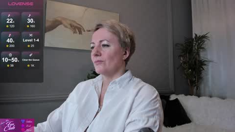 Snapshot of nika_smit chatting on 02-02-25, 10:57 Nika online show from 02-02-25, 10:57