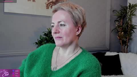 Snapshot of nika_smit chatting on 02-07-25, 01:11 Nika online show from 02-07-25, 01:11