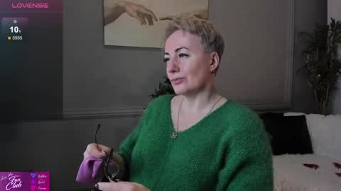 Snapshot of nika_smit chatting on 02-15-25, 05:30 Nika online show from 02-15-25, 05:30