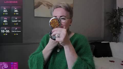 Snapshot of nika_smit chatting on 02-15-25, 08:44 Nika online show from 02-15-25, 08:44