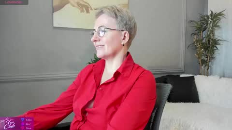 Snapshot of nika_smit chatting on 02-15-25, 11:50 Nika online show from 02-15-25, 11:50