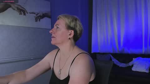 Snapshot of nika_smit chatting on 11-01-25, 05:31 Nika online show from 11-01-25, 05:31