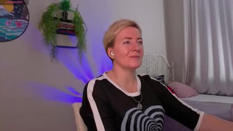 Snapshot of nika_smit chatting on 11-08-25, 05:29 Nika online show from 11-08-25, 05:29