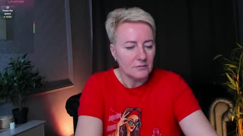 Snapshot of nika_smit chatting on 04-25-26, 05:43 Nika online show from 04-25-26, 05:43