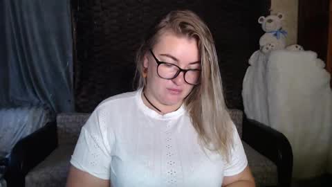 Nika online show from 10-20-25, 03:51