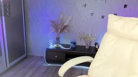 NikaStill  online show from 12-21-25, 04:19