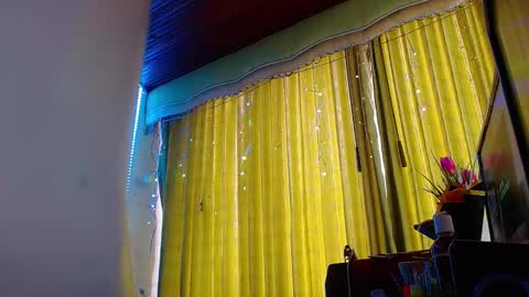 Snapshot of niki_1998 chatting on 12-23-24, 06:16 Natalia online show from 12-23-24, 06:16