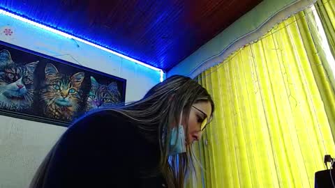 Snapshot of niki_1998 chatting on 01-25-25, 04:46 Natalia online show from 01-25-25, 04:46