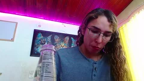 Snapshot of niki_1998 chatting on 02-05-25, 07:53 Natalia online show from 02-05-25, 07:53