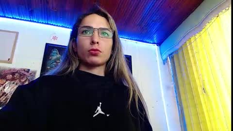 Snapshot of niki_1998 chatting on 02-17-25, 06:04 Natalia online show from 02-17-25, 06:04