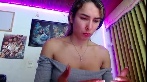 Snapshot of niki_1998 chatting on 02-24-25, 12:52 Natalia online show from 02-24-25, 12:52