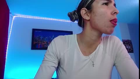 Snapshot of niki_1998 chatting on 09-17-25, 11:50 Natalia online show from 09-17-25, 11:50