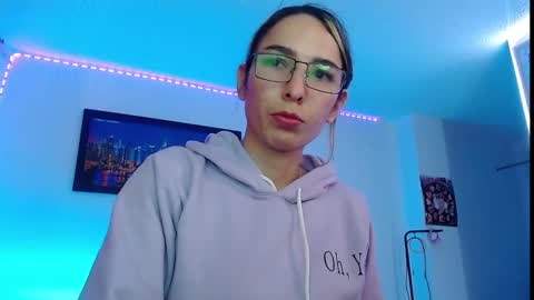 Snapshot of niki_1998 chatting on 09-19-25, 08:53 Natalia online show from 09-19-25, 08:53