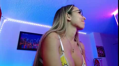 Snapshot of niki_1998 chatting on 09-27-25, 05:18 Natalia online show from 09-27-25, 05:18