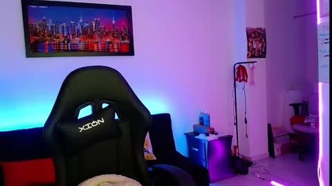 Snapshot of niki_1998 chatting on 10-16-25, 12:11 Natalia online show from 10-16-25, 12:11