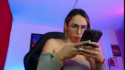 Snapshot of niki_1998 chatting on 10-21-25, 02:01 Natalia online show from 10-21-25, 02:01