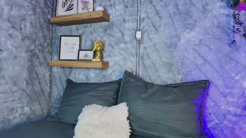    online show from 03-08-26, 07:06