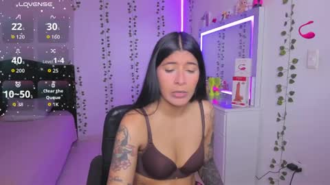 Snapshot of nikibryce_ chatting on 04-19-26, 03:44 Niki online show from 04-19-26, 03:44